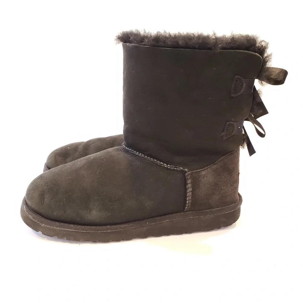 Ugg sn 3280 black bailey bow size 6
